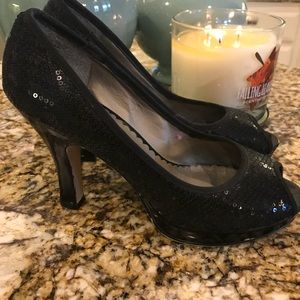 Madden Girl Sequined Black Pumps
